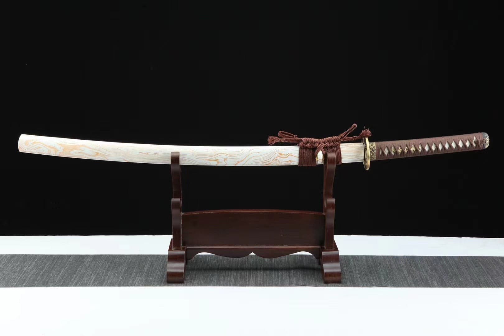 White And Brown Waves Katana