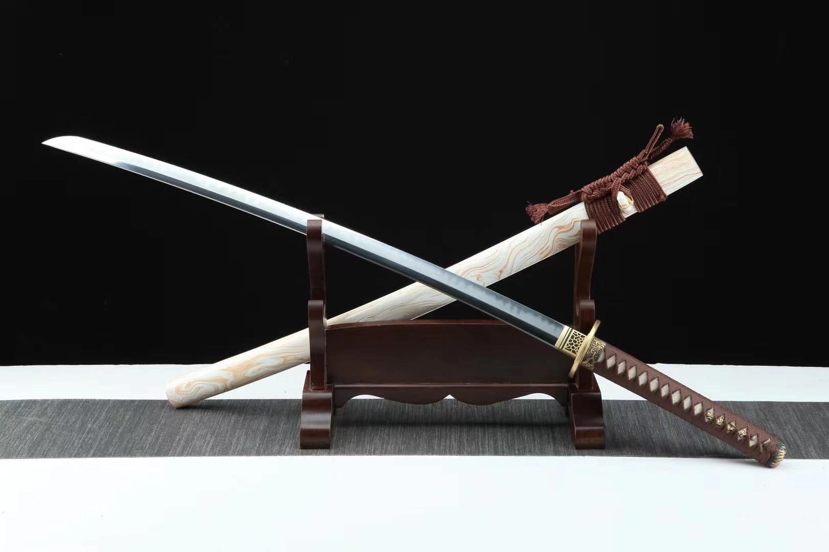 White And Brown Waves Katana