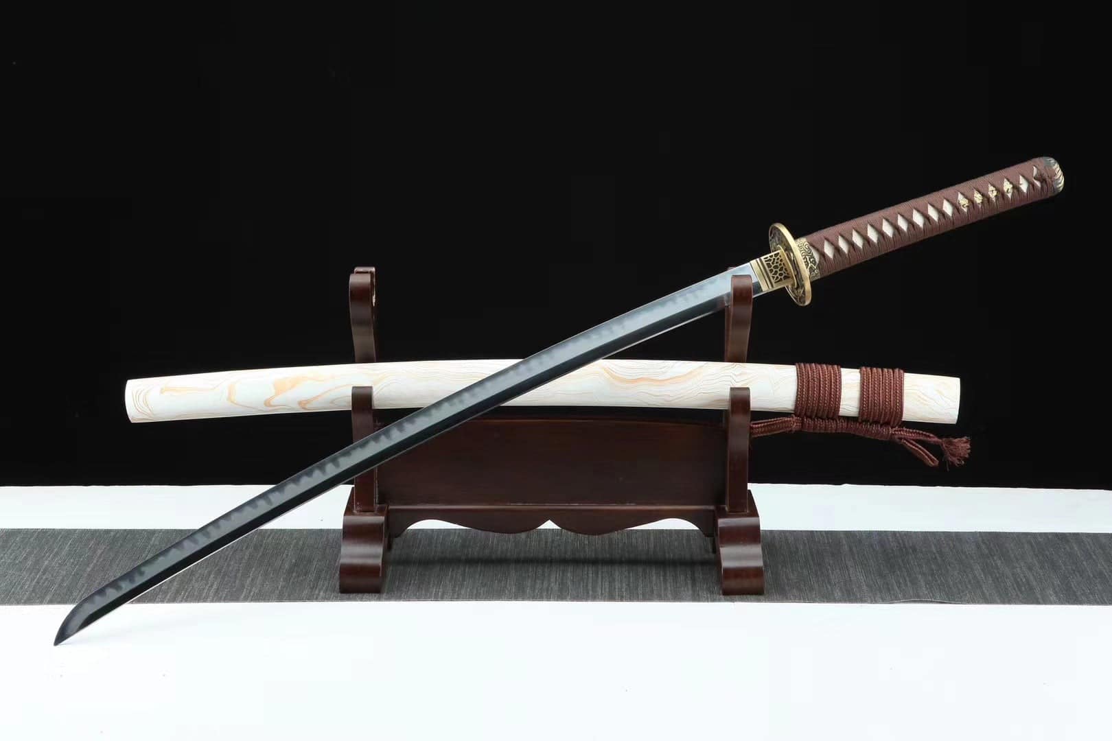White And Brown Waves Katana